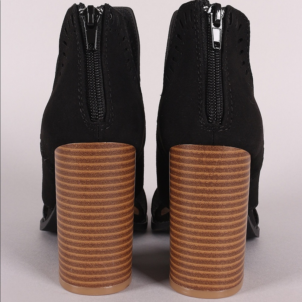 🎉NEW 🎉LADIES BLACK V-CUT CHUNKY HEEL SANDALS - Picture 8 of 8